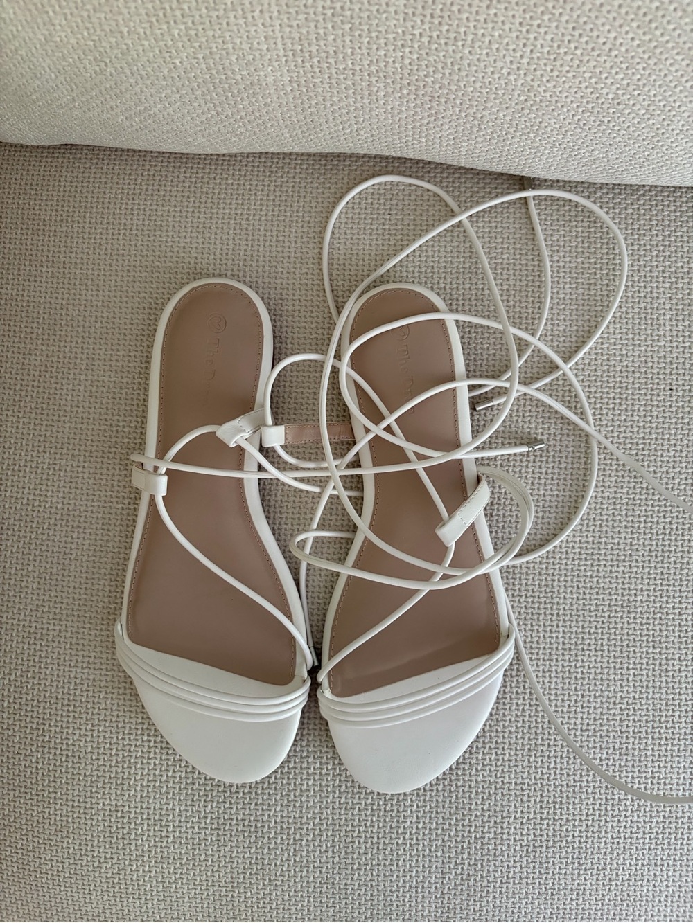Lace-Up White Strappy Flat Sandals with Wrap-Ankle Ties